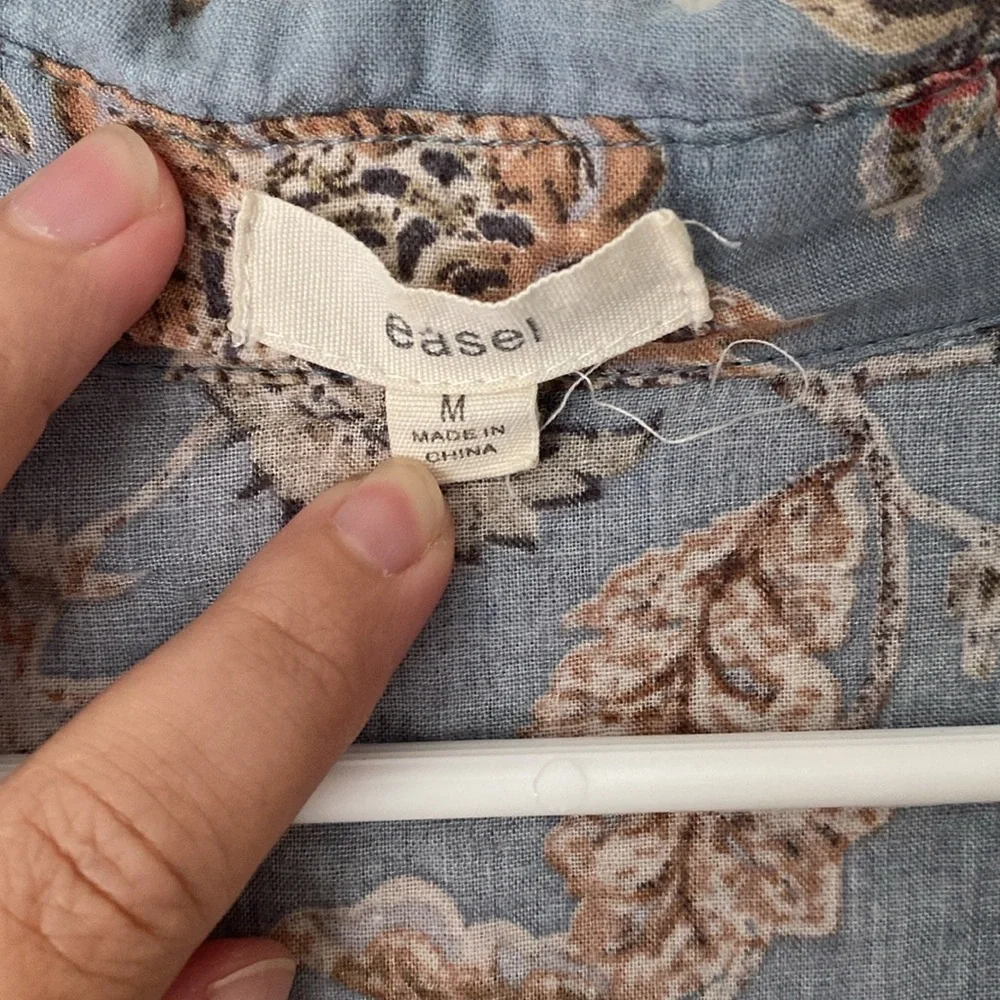 Easel Button down - Picture 2 of 5